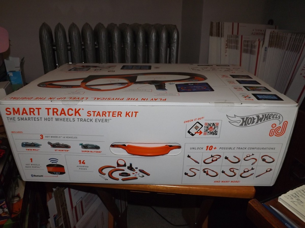 HOT WHEELS ID SMART TRACK STARTER SET BLUETOOTH W/3 ID VEHICLES