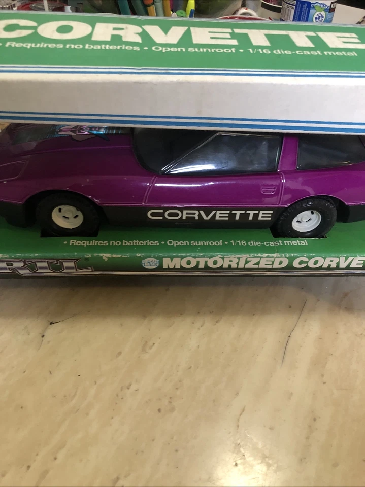 Corvette Ertl escala 1/16 púrpura motorizado Foto 3 de 4
