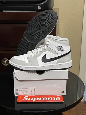DS Brand New Air Jordan 1 Mid Light Smoke Grey Women s Sz-11W BQ6472 015 W/Rec.