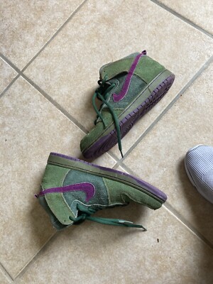Size 9 - Nike 