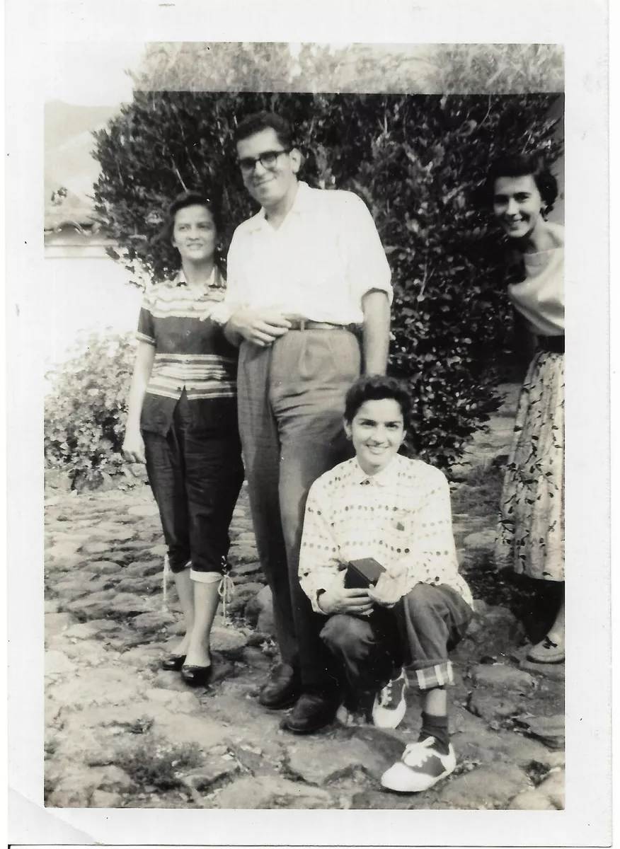 Women wearing hotsell saddle shoes