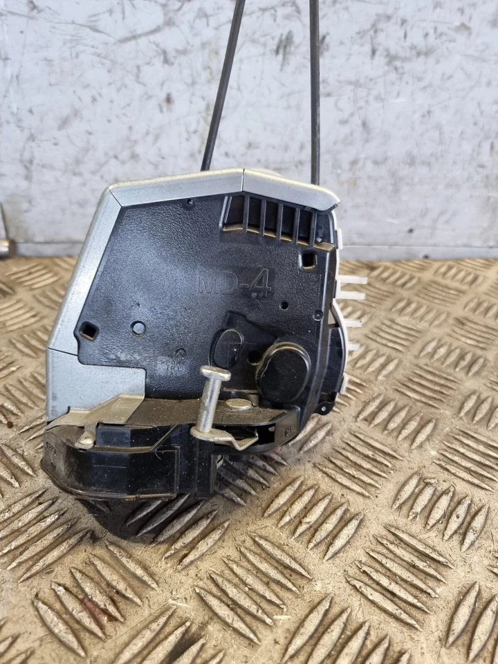 Cierre de puerta trasera derecha Toyota Prius 2017 1,8 L CVT híbrido cerradura de puerta Foto 3 de 4