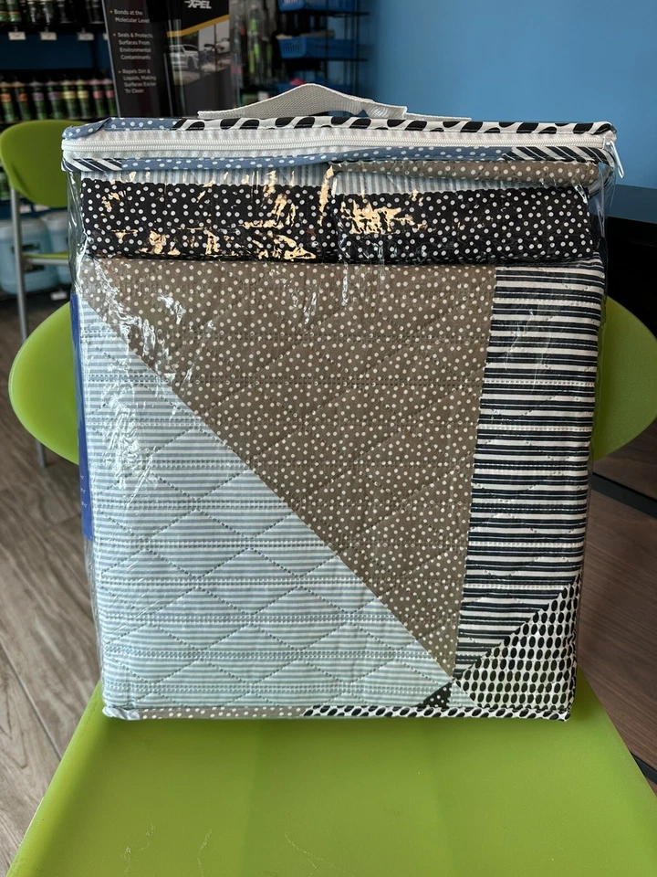 Suzy 3 Piece Quilt Set - Grey - Image 4 of 4