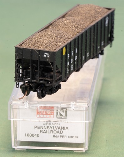 N Micro-Trains 108040 100Ton 3-Bay Open Hopper w/load Pennsylvania RR PRR180187 - Picture 3 of 7