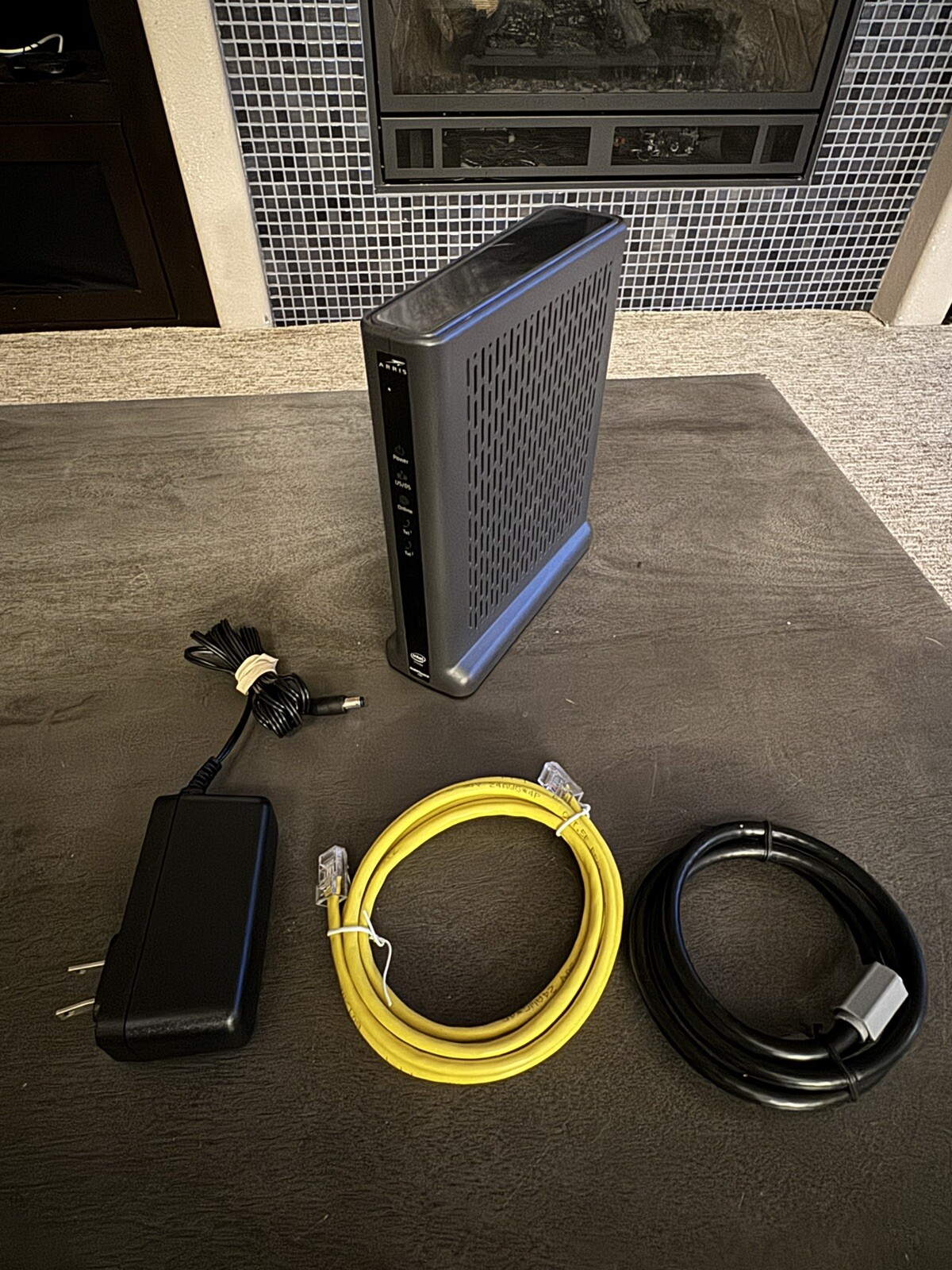 ARRIS T25 Surfboard Docsis 3.1 Gigabit Cable Modem & Voice