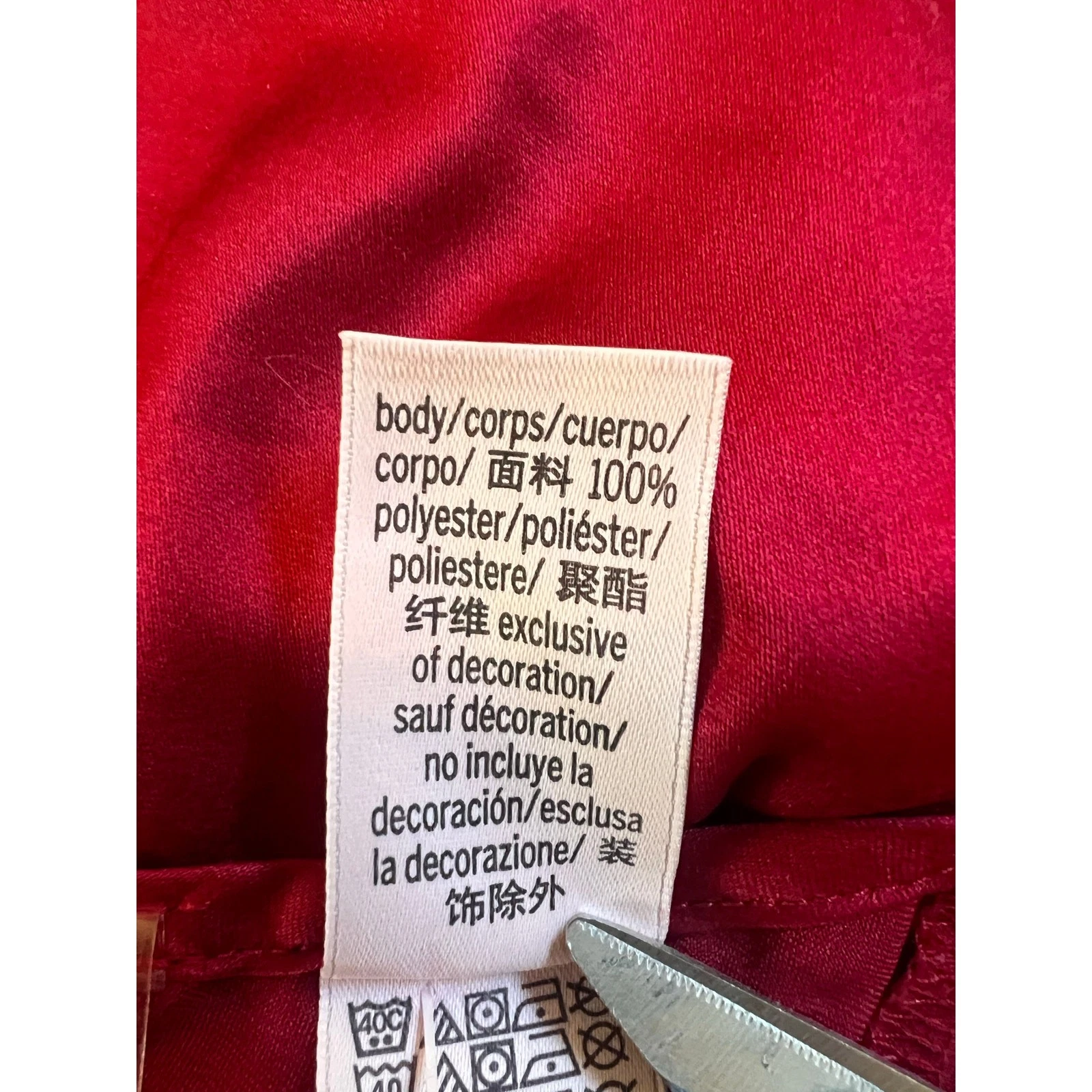 UNDERCOVER Abito Victoria's Secret rosso con spalline e ritagli in pizzo e schiena profonda