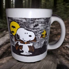SNOOPY WOODSTOCK PEANUTS HALLOWEEN 16 OZ COFFEE MUG BATS VAMPIRES HAUNTED HOUSE