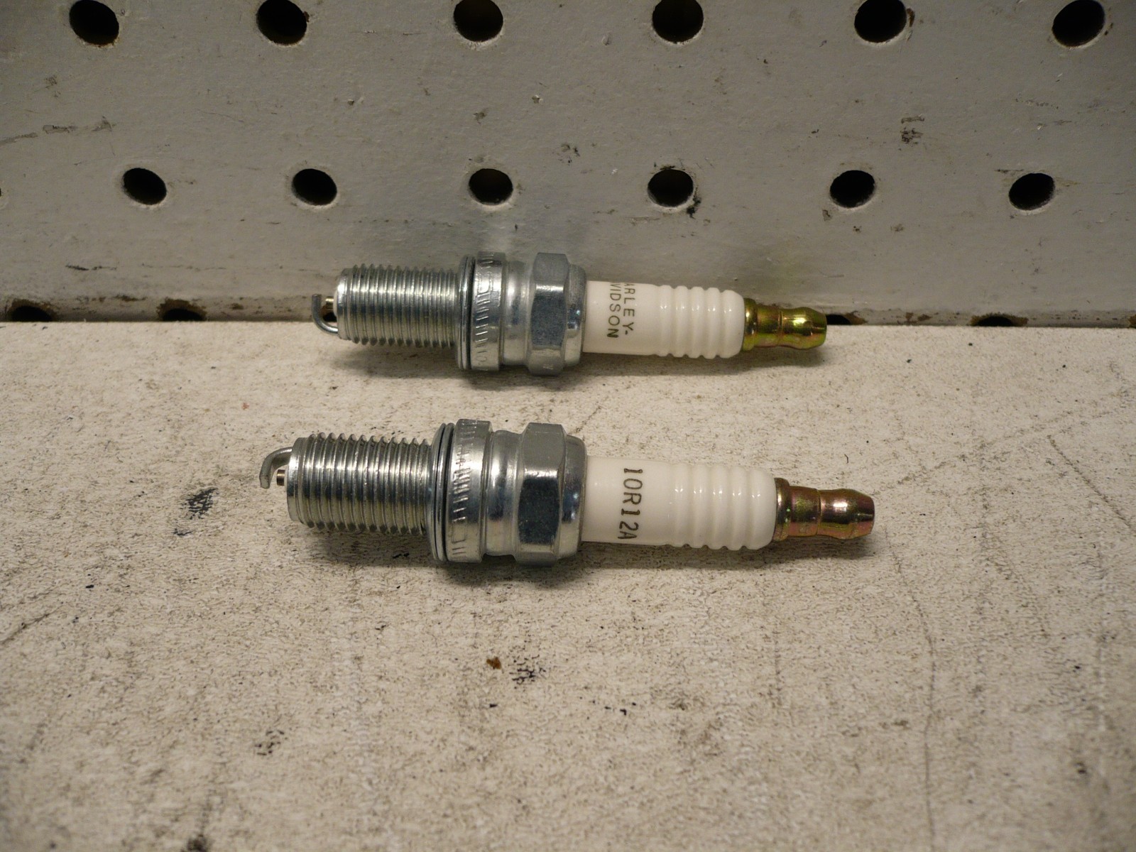 Harley HD 02 17 V - Rod VRSC VROD 10R12A Spark Plug Pair Set 2pc  32335-04