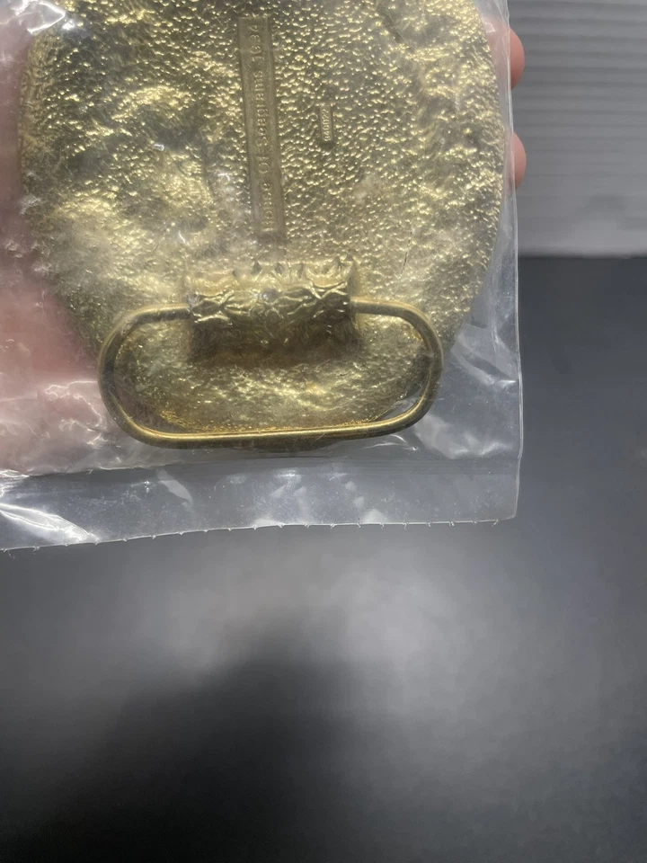 Hebilla de cinturón vintage Crown Royal 1994 House of Seagrams tono dorado Foto 4 de 4