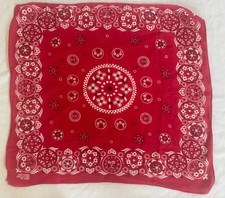 VINTAGE FAST COLOR COTTON BANDANA RED  WHITE PAISLEY MEDALLION FLORAL RN 13960