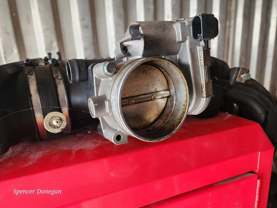 Colector de admisión 75 mm cuerpo del acelerador Porsche 911 Carrera 986 996 3.4 3.6 1999-2004 Foto 2 de 4