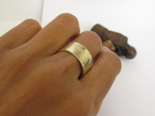 Wedding ring. A memory ring. Custom engraved tungsten fingerprint ring. Unique - 第 15/20 張圖片