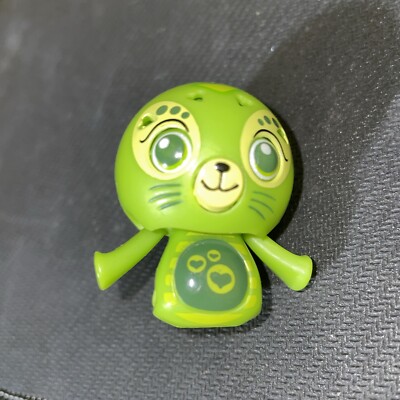 B44 Daniela the Seal Seagonia Zoobles Spring To Life Spin Master