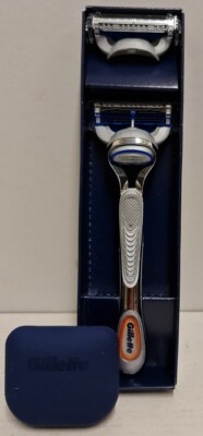 Gillette Skinguard Sensitive Starter Pack Rasierer +2 Klingen + Reisedeckel 