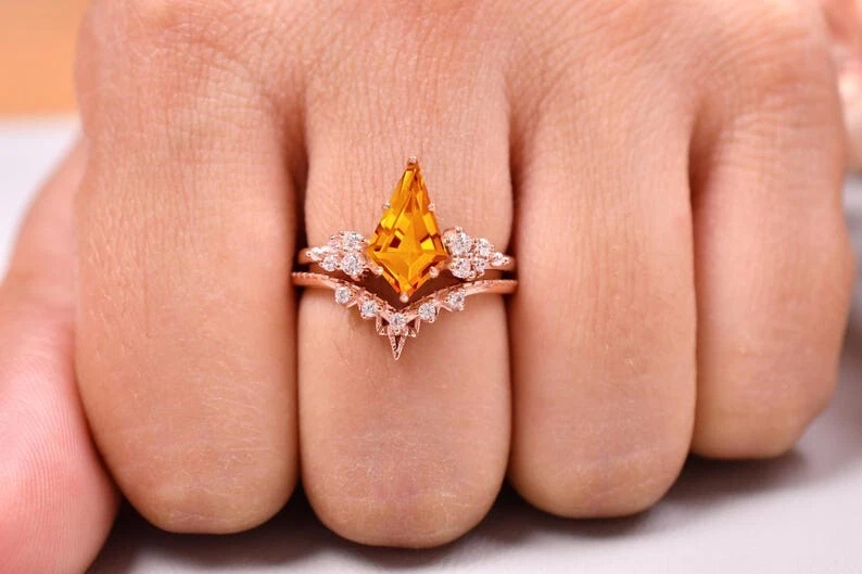 Juego de anillos de boda vintage de citrino natural corte cometa enchapados en oro rosa de 14 quilates Foto 4 de 4