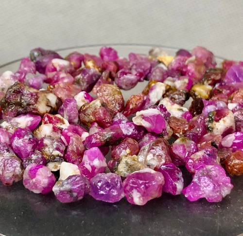176,cts Natural beautiful red ruby rough gemstone raw lot from aghanistan - Picture 2 of 12