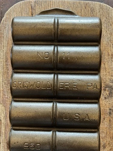 Griswold No. 11 Cast Iron Muffin Pan 12 Cups P/N 950