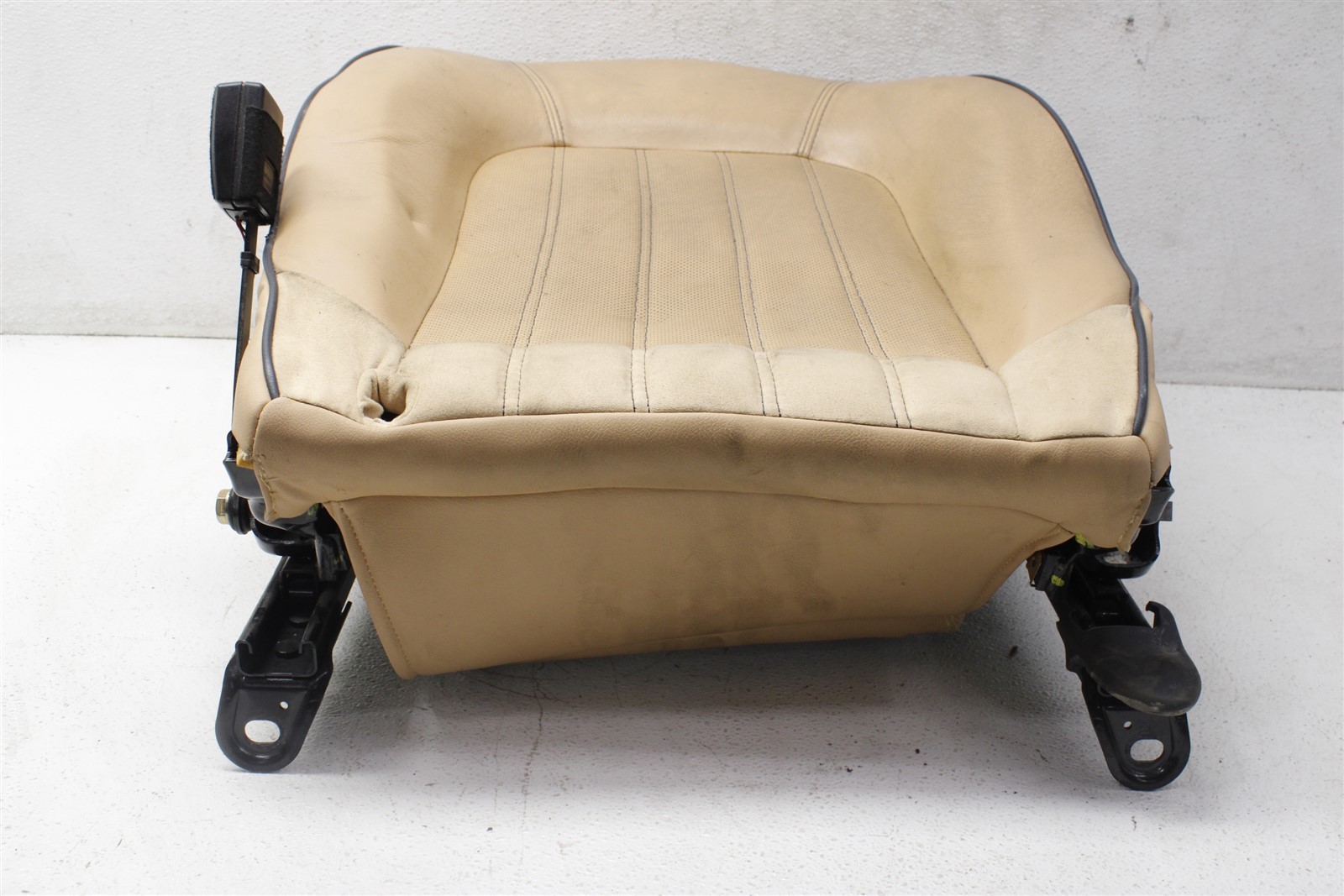 2003-2008 Maserati Quattroporte Front Right Seat Bottom OEM 03-08