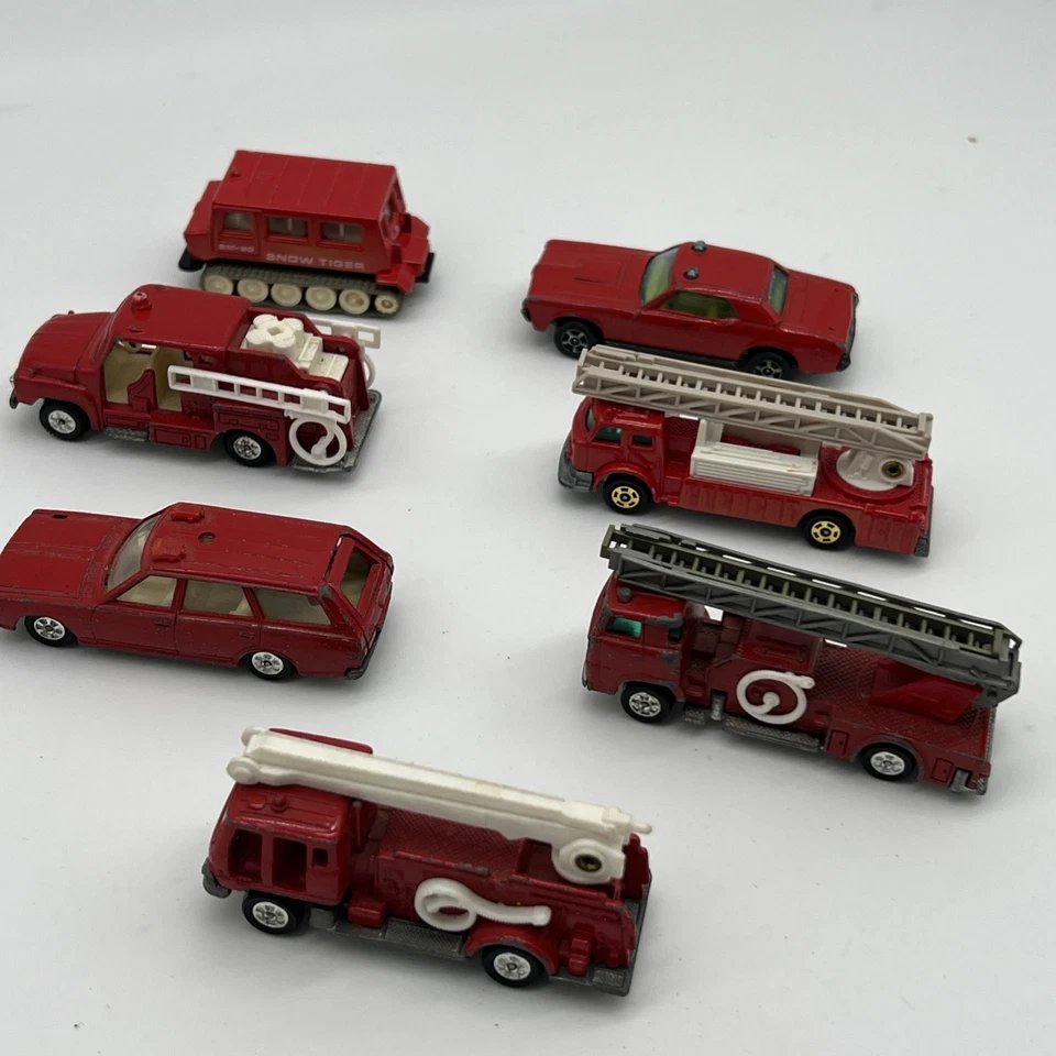Tomica Diecast Jefe de Bomberos Motor Nieve Cedric Isuzu Hino Emergencia Lote De Colección 7 Foto 3 de 4