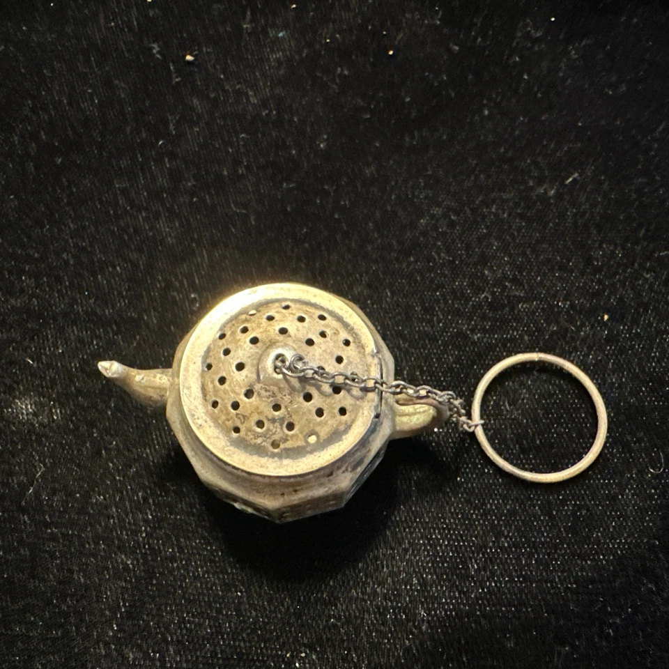 Antiguo infusor de té de plata esterlina con cadena ~ ¡En forma de tetera! Foto 3 de 4