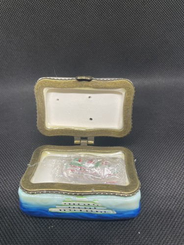 Seattle Space Needle Painted Ceramic Trinket Box Hinged W/Ship - Picture 5 of 7