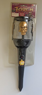 HALLOWEEN 2002 Take One TORCH Realistic Flame TRICK OR TREAT Skull Light NIB
