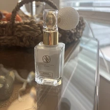 ADRIENNE VITTADINI STUDIO SHIMMER DUSTING POWDER 0.4 oz. New Shimmer Body Glist