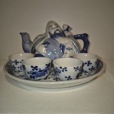 Th&eacute;iere Japonaise Avec Assiette De Service Et 4 Tasses