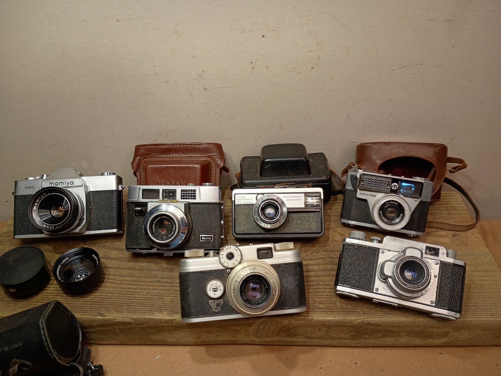 6pcs Vintage Kodak 250, Mamiya w/ Lenes Riken Argus Mansfield 35mm Camera etc!