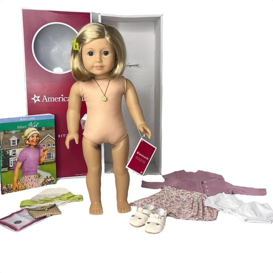 American Girl Kit Muñeca Conocer Conjunto Accesorios Collar Moneda Sombrero Monedero Pasador Foto 3 de 4