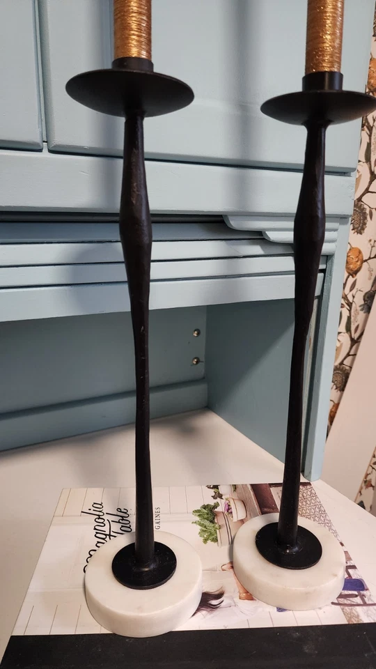 "Juego de 2 candelabros cónicos de hierro negro y mármol blanco de 14"" - modernos" Foto 2 de 4