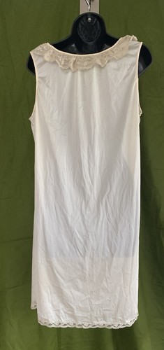 Vintage Vanity Fair Beige Babydoll Nightgown Silky Nylon Lace Trim Hem Bow Sz M - Picture 5 of 11