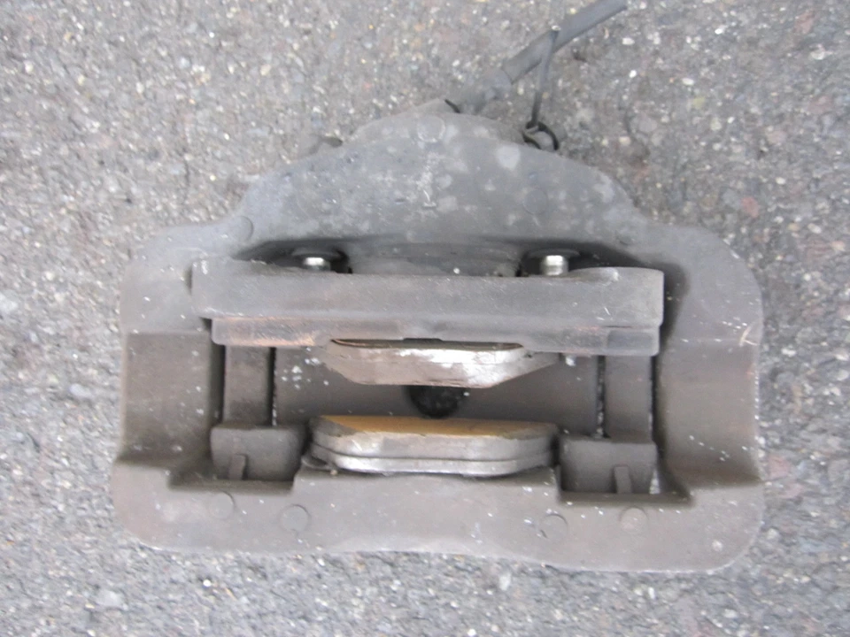 Carcasa pinza de freno delantera derecha nn802249 BMW 745Li 745i 2002 2003 2004 2005 OEM Foto 3 de 4