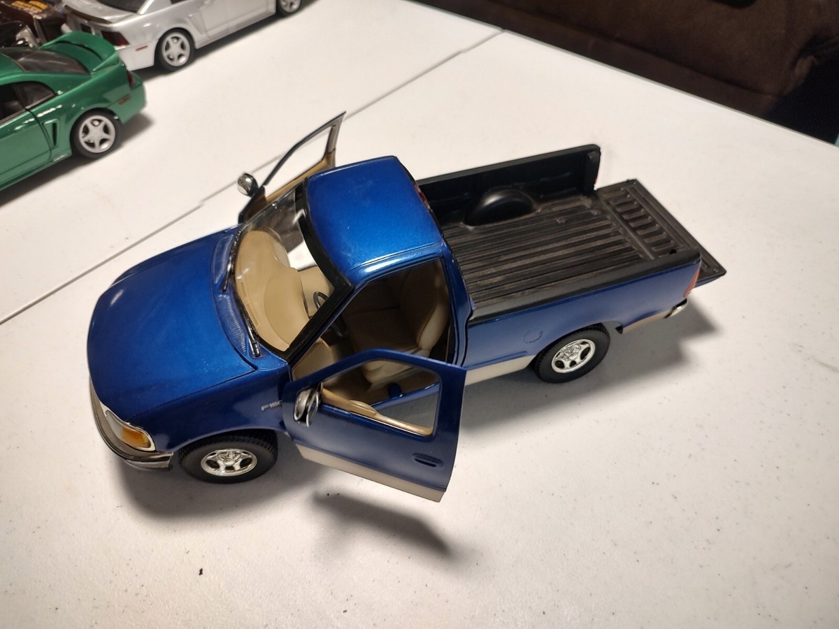 1997 Ford F-150 XLT Pickup Truck 1:18 Scale Diecast Blue