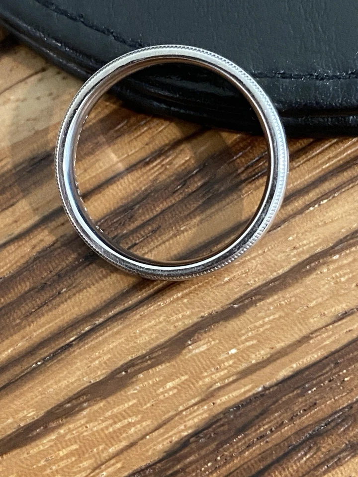 Aliança de casamento masculina de platina Haniken Jewelers NYC - Imagem 3 de 4