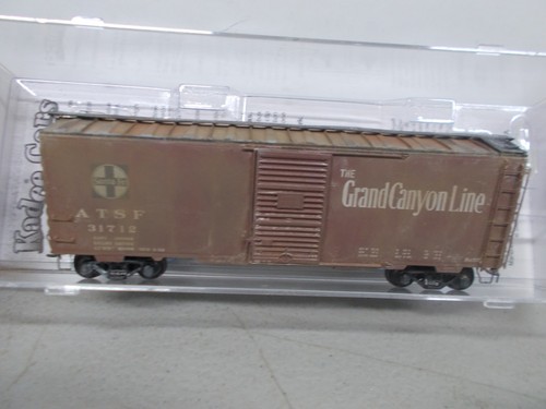 KADEE ~ DESGASTADO ~ A.T.S.F. (GRAND CANYON) 40' PS-1 BOX CAR # 31712~ESCALA HO | Zustand: Used