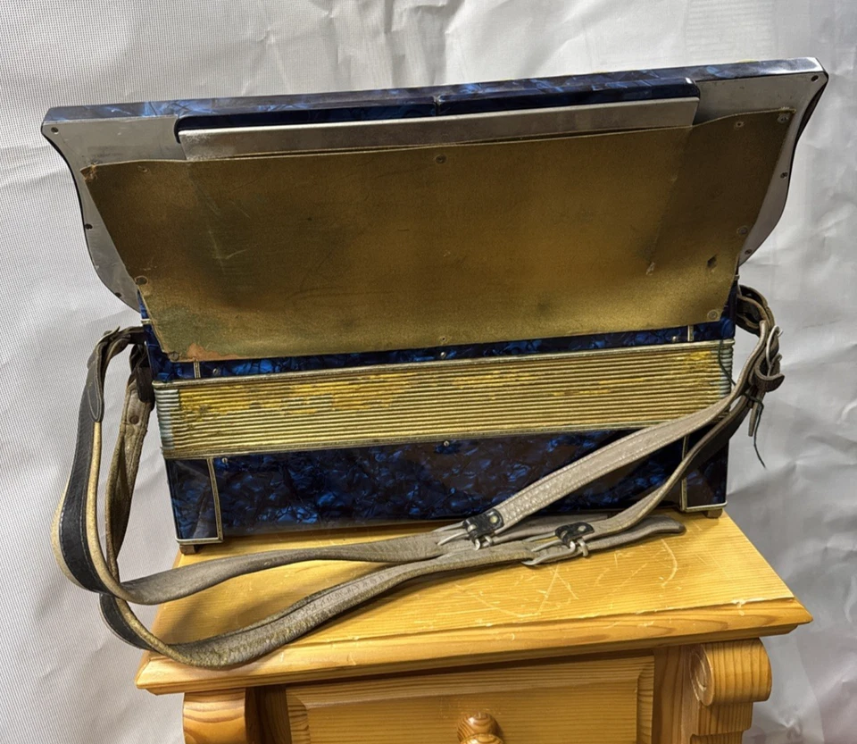 Collectible: Vintage Accordion Royal Standard #102 - Image 4 of 4