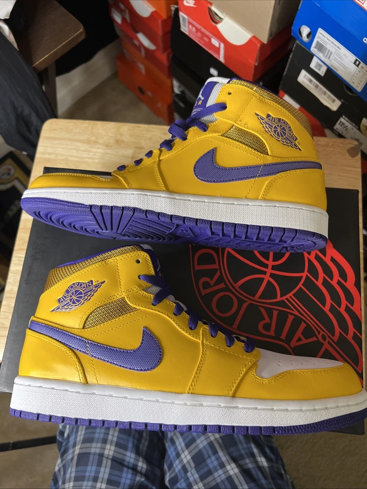 Lakers médios tamanho 9,5 - Air Jordan 1 - Imagem 2 de 4