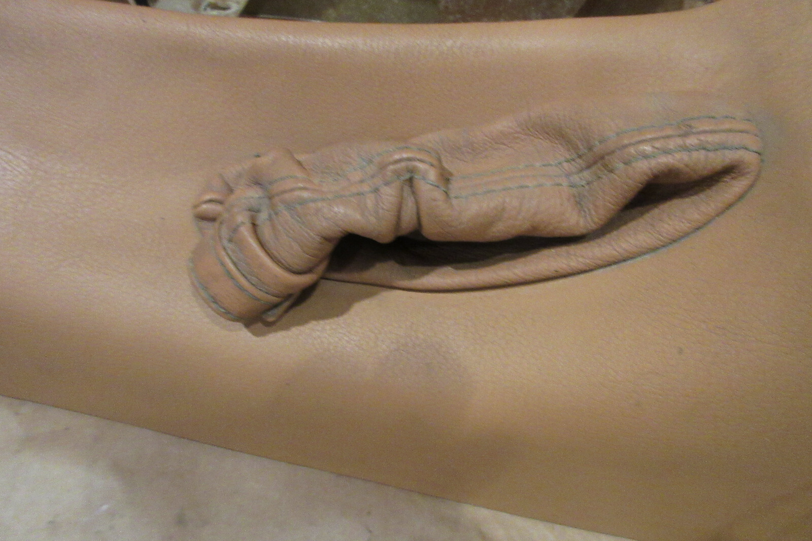 Maserati 4200 Coupe - Center Console / Tunnel Cover - (Beige) P/N 66137000