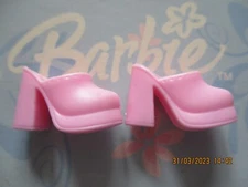BARBIE DOLL / PAIR OF SHOES: BOOTS, PUMPS ....... (1179)