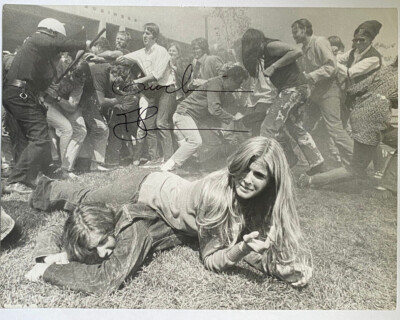 Candice Bergen in '' Getting Straight''- original Autogramm - Großfoto  24 x 18 cm