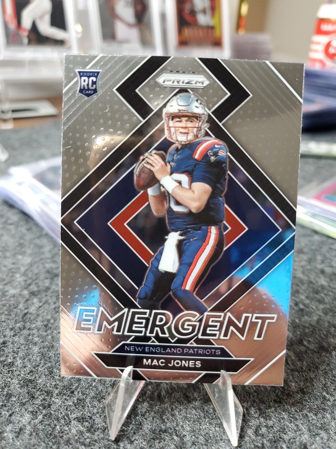 2021 Prizm Mac Jones Emergent Rookie Card RC Insert #E-6 Patriots V206