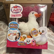 Pets Alive ZURU Mama Duck with Baby Surprise Reveal   Electronic Pet Toy