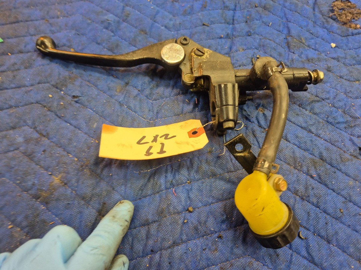 1999 Kawasaki Ninja ZX-7 ZX7R ZX7-R 750Clutch Master Cylinder and