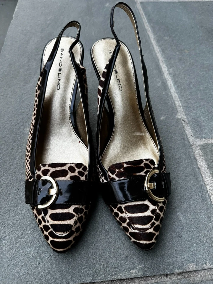 Tacones bandolera de cuero de becerro marrón con estampado animal Bandolino para mujer - talla 8,5 Foto 2 de 4