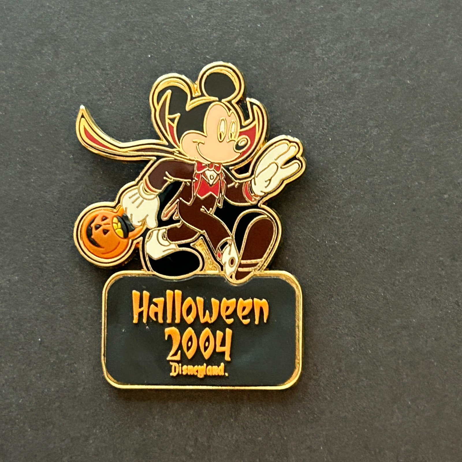 DLR - Mickey Mouse - Halloween 2004 - Free-D Disney Pin 33133