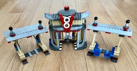 Complete 2011 Lego Cars 2  Flo's V8 Cafe Set #8487