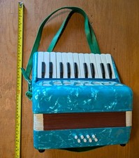 22 Key 8 Bass Accordion Musical Instrument Pearlite Blue Works Perfectly VGC
