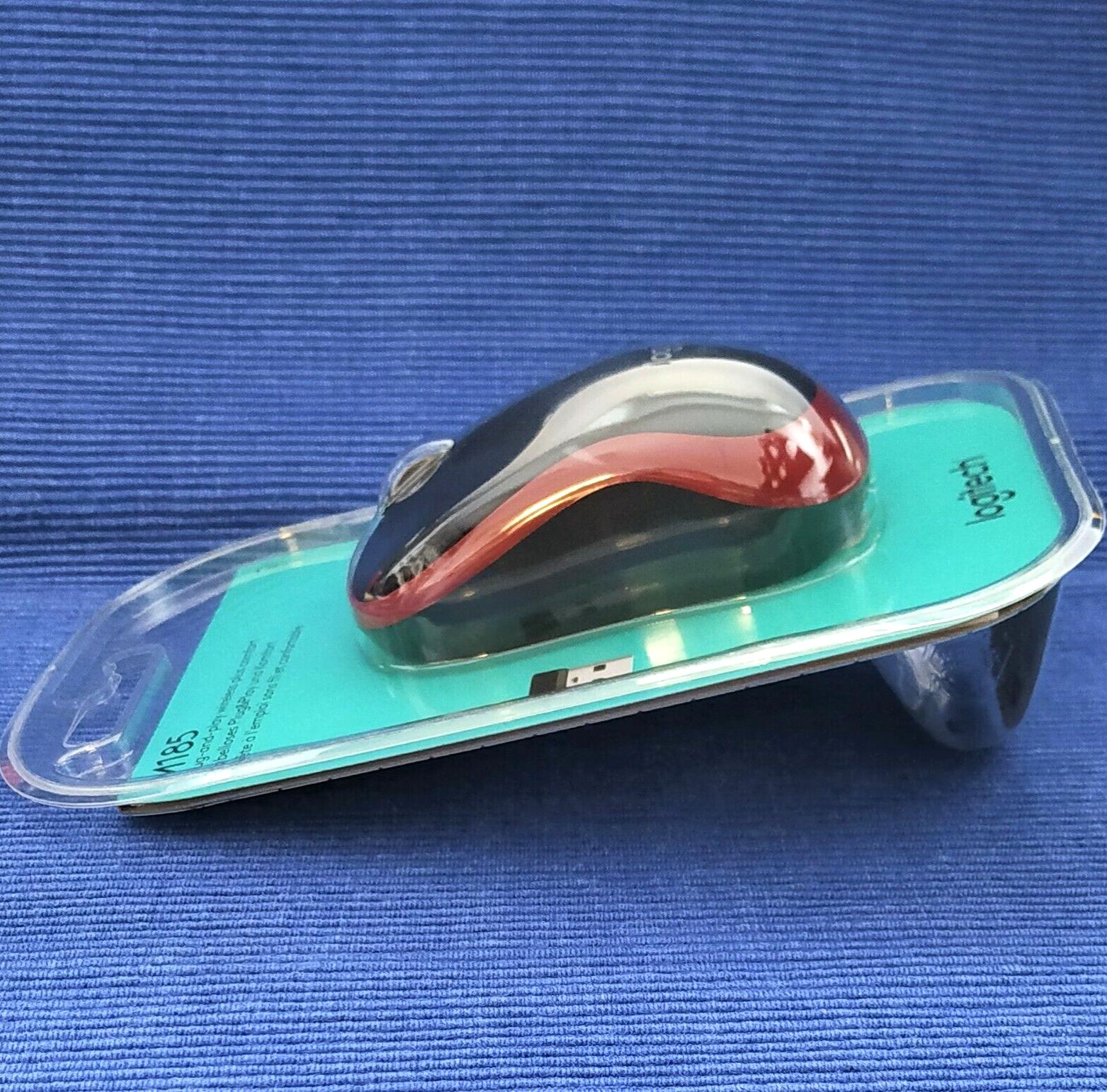 Logitech M185 kabellose optische Maus mit extrem langer Betriebsdauer, Plug&Play, rot-grau - Bild 2