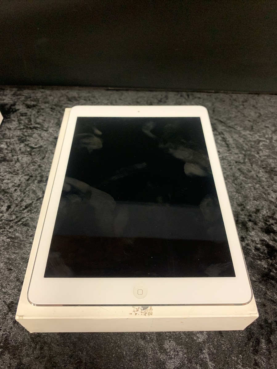 iPad Air アイパッドエアー A1474 シルバー Apple iPad Air Silver 2013-2014 version Model A1474 - 16GB